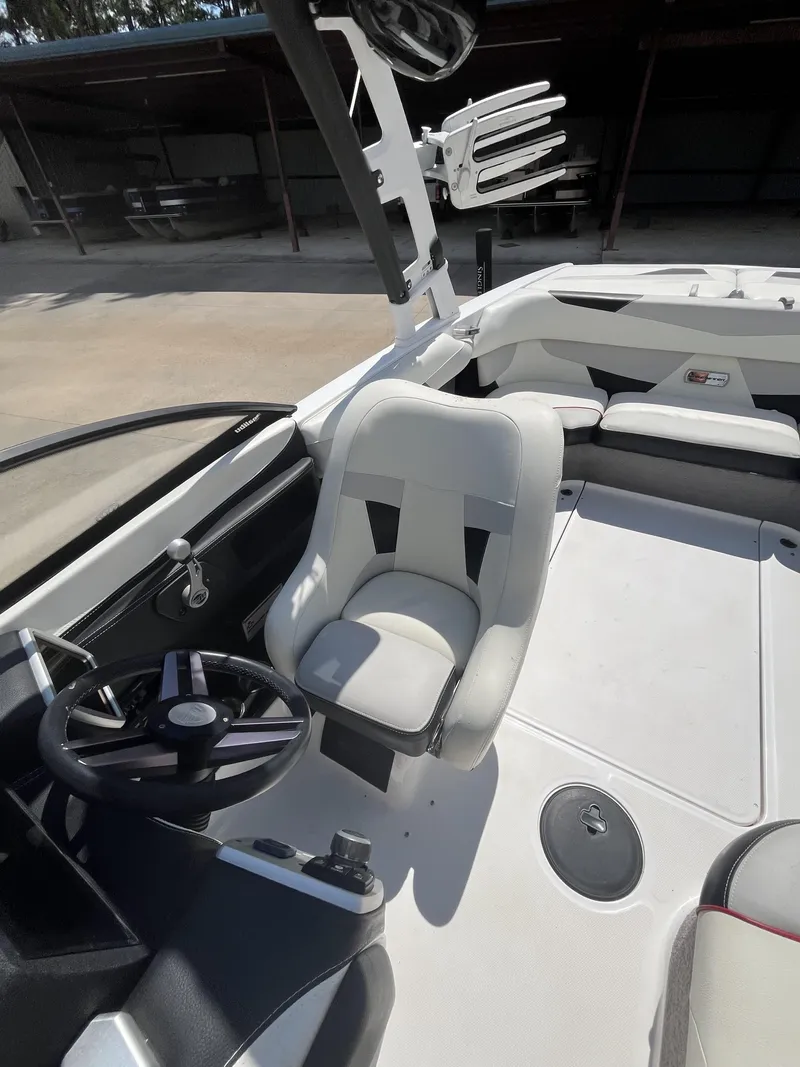 Slide: The Image of Malibu Wakesetter 22 VLX 2015 - 11