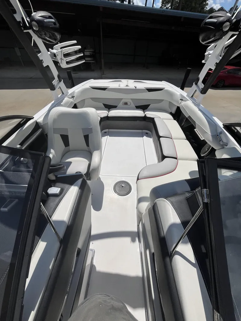 Slide: The Image of Malibu Wakesetter 22 VLX 2015 - 4