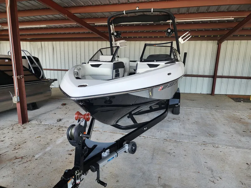 Slide: The Image of Malibu Wakesetter 22 VLX 2015 - 5