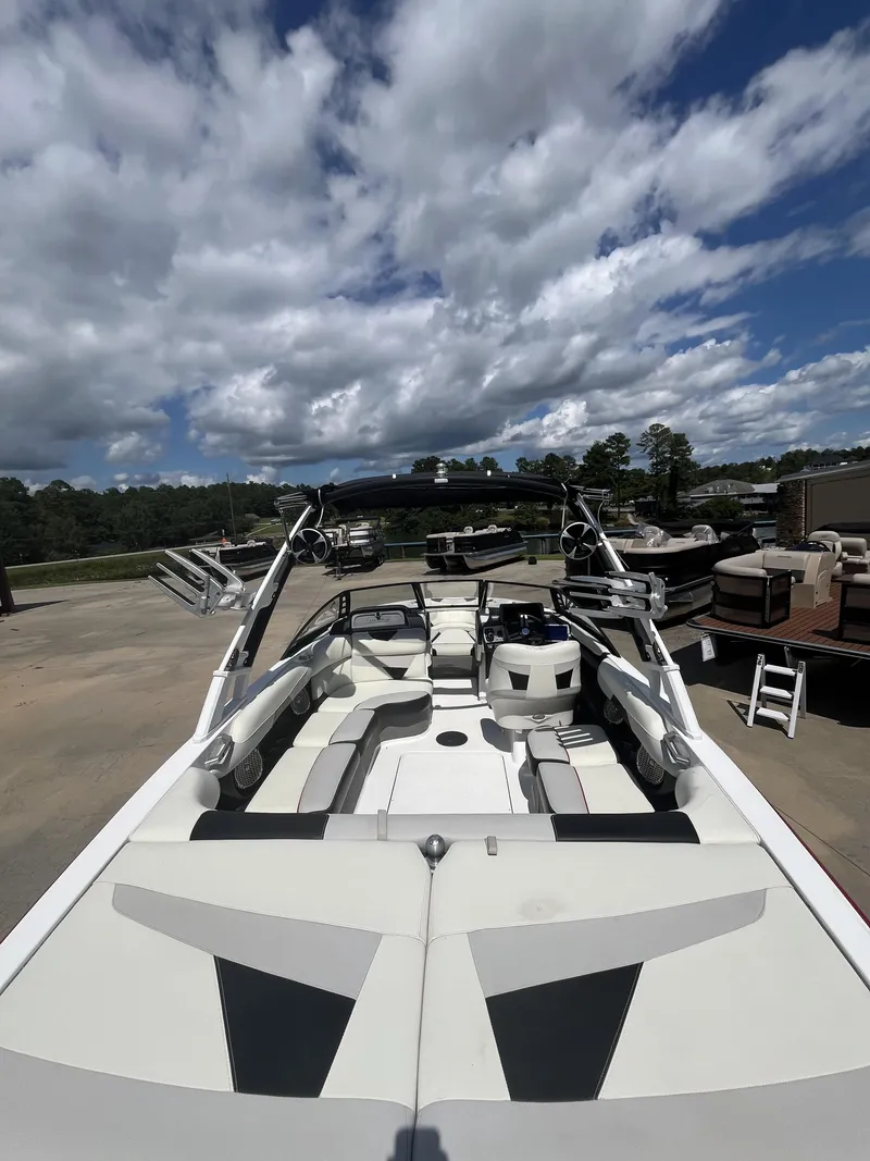 Slide: The Image of Malibu Wakesetter 22 VLX 2015 - 9