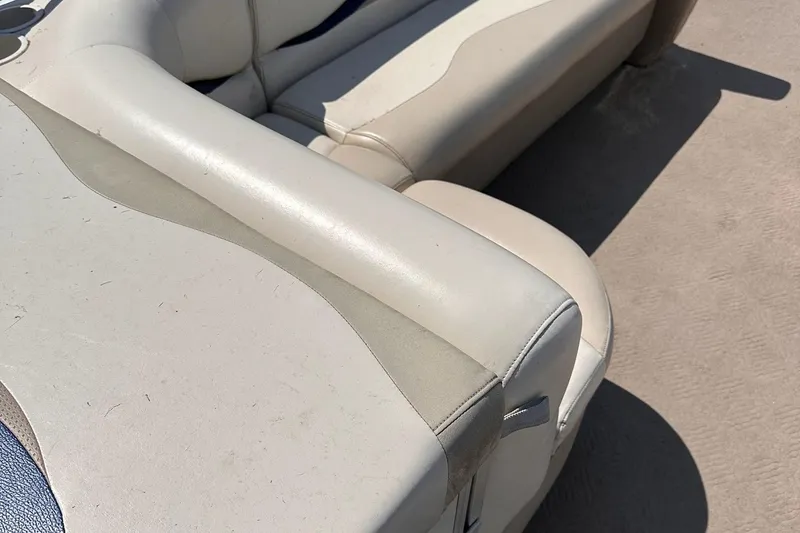 Slide: The Image of 2008 Sun Tracker FISHIN' BARGE 21 Signature Series boat seating, beige upholstery, close-up view. - 22