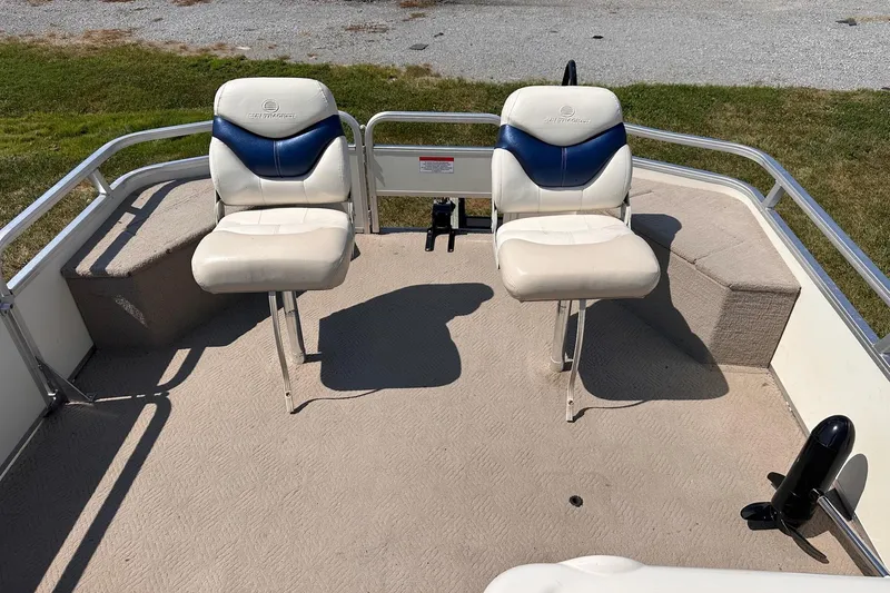 Slide: The Image of 2008 Sun Tracker FISHIN' BARGE 21 Signature Series with two cushioned seats on deck. - 24