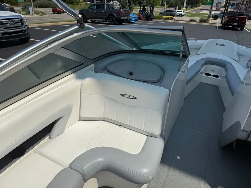 Slide: The Image of MasterCraft MariStar 230 2002 - 14