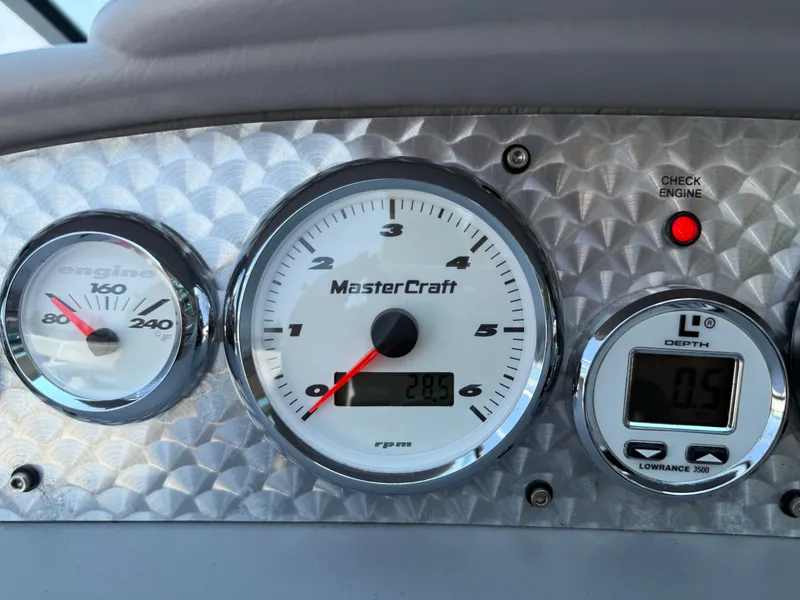 Slide: The Image of MasterCraft MariStar 230 2002 - 20