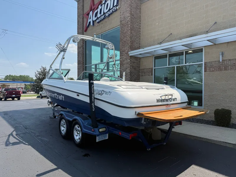 Slide: The Image of MasterCraft MariStar 230 2002 - 3