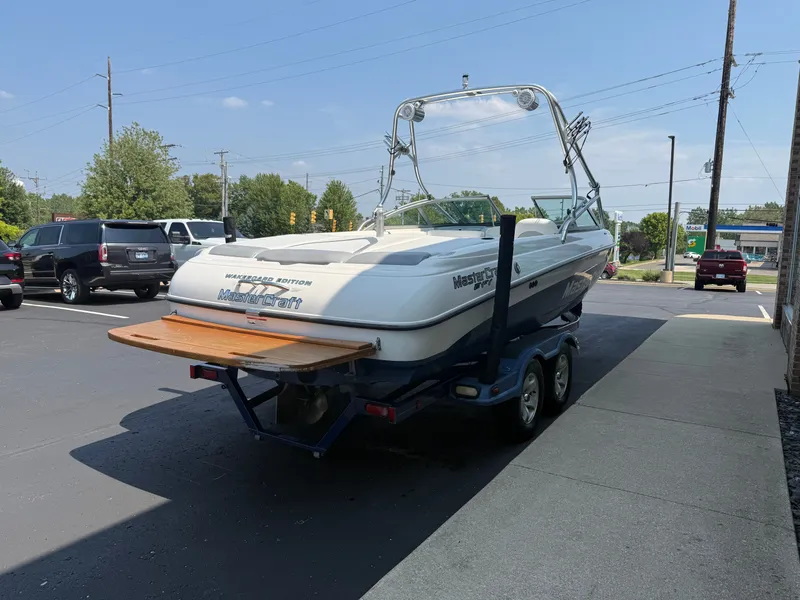 Slide: The Image of MasterCraft MariStar 230 2002 - 5