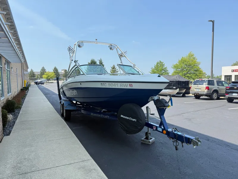 Slide: The Image of MasterCraft MariStar 230 2002 - 6
