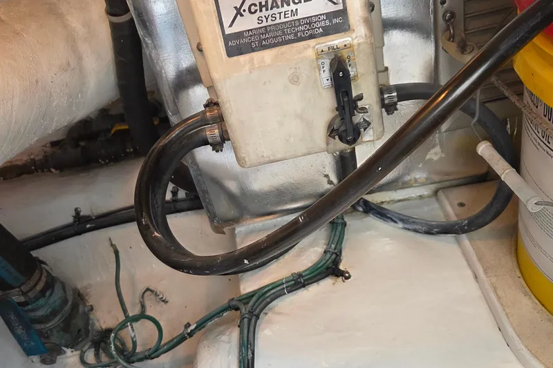 Slide: The Image of Engine room of 2004 Ocean Yachts 43 Super Sport with X-Change oil system. - 20