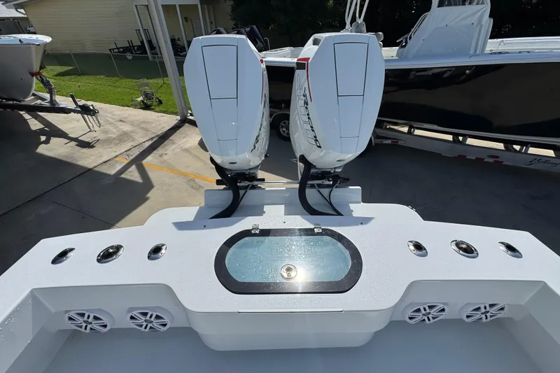 Slide: The Image of 2025 Conch 33 boat with dual engines and a central livewell on deck. - 43