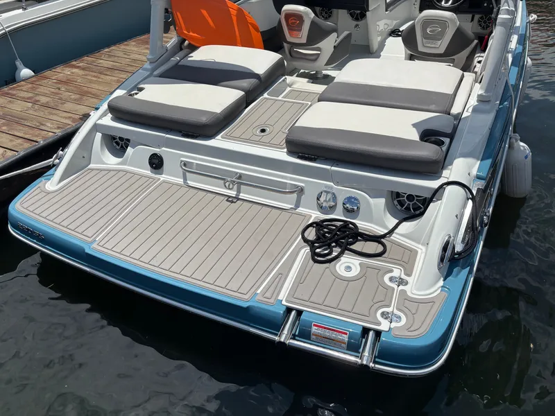 Slide: The Image of Crownline Boats 220 SS SURF 2023 - 2