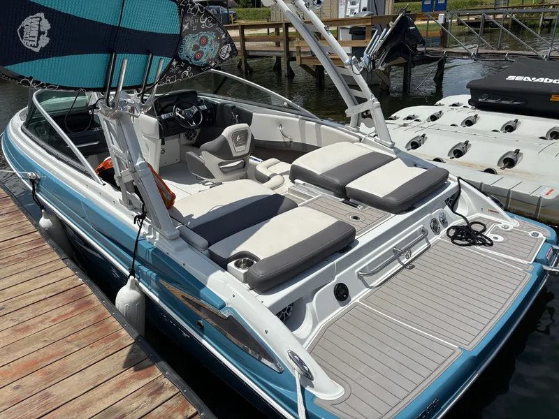 Slide: The Image of Crownline Boats 220 SS SURF 2023 - 3