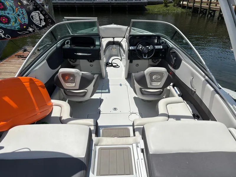 Slide: The Image of Crownline Boats 220 SS SURF 2023 - 4