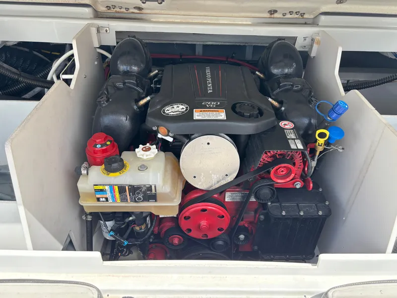 Slide: The Image of Crownline Boats 220 SS SURF 2023 - 9