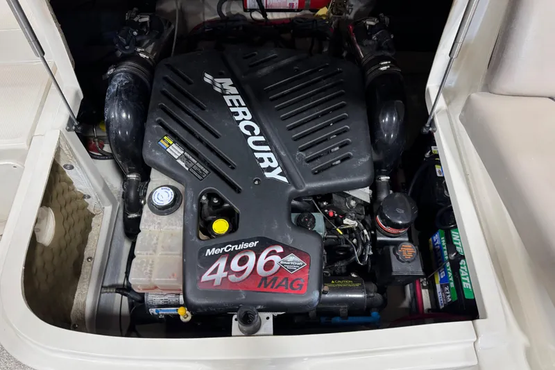 Slide: The Image of MerCruiser 496 MAG engine in 2004 Sea Ray 270 Sundeck boat, detailed view. - 17