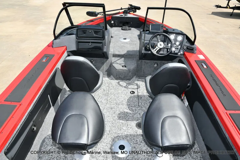 Slide: The Image of Tracker Targa V-19 Combo 2026 - 10