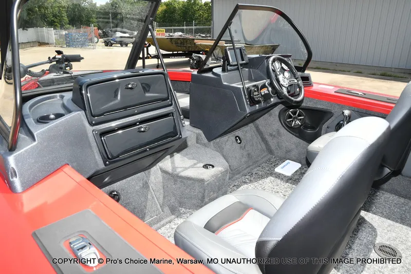 Slide: The Image of Tracker Targa V-19 Combo 2026 - 11