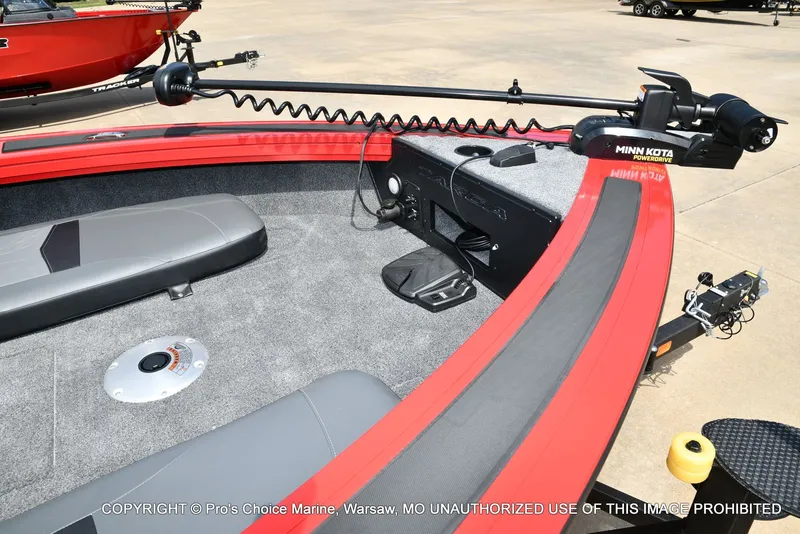 Slide: The Image of Tracker Targa V-19 Combo 2026 - 12