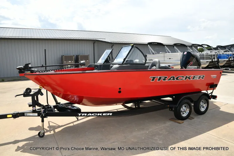 Slide: The Image of Tracker Targa V-19 Combo 2026 - 20