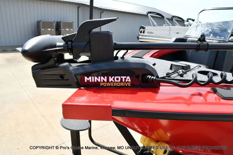 Slide: The Image of Tracker Targa V-19 Combo 2026 - 22