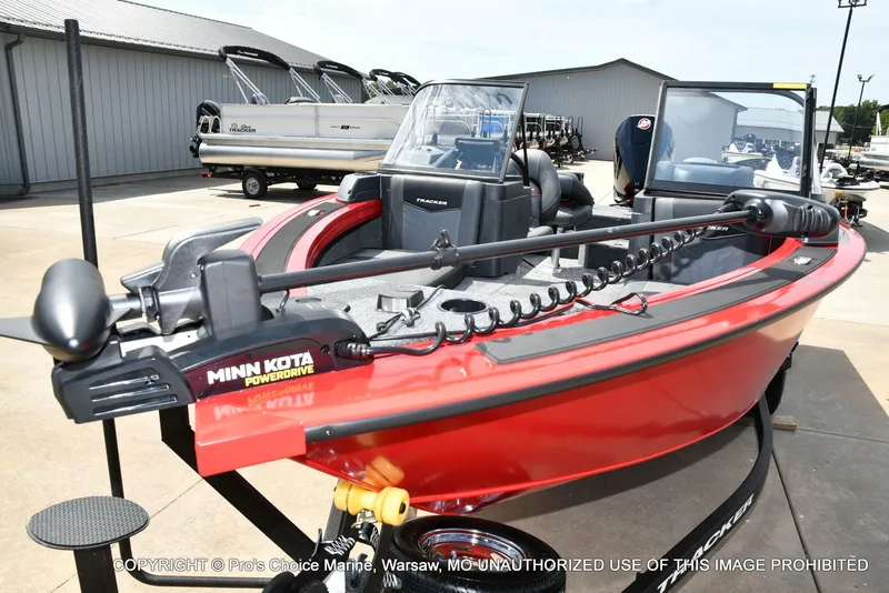 Slide: The Image of Tracker Targa V-19 Combo 2026 - 23