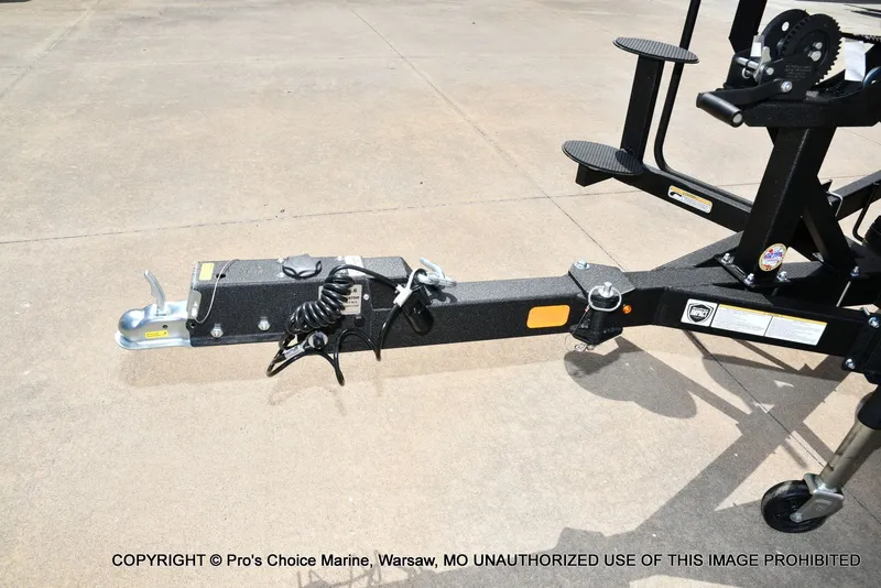 Slide: The Image of Tracker Targa V-19 Combo 2026 - 24