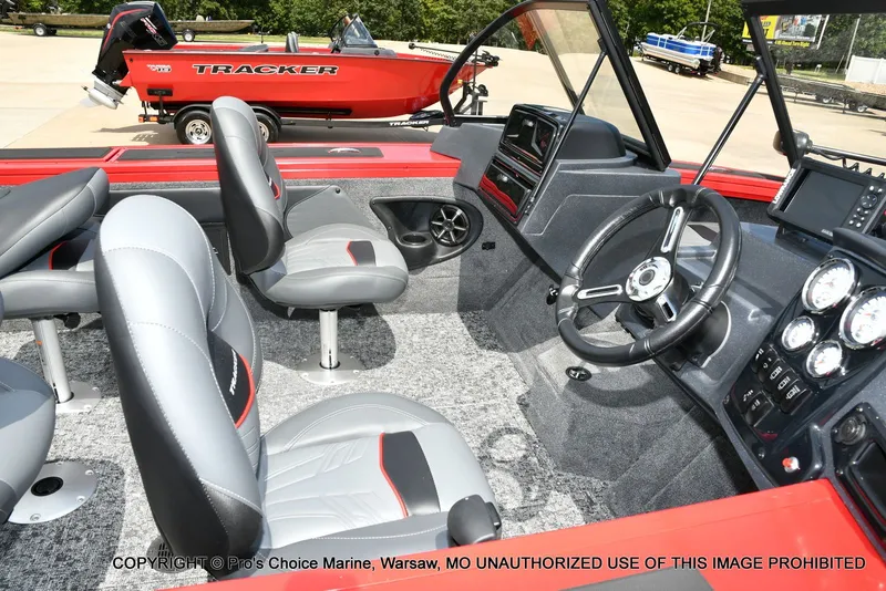 Slide: The Image of Tracker Targa V-19 Combo 2026 - 29