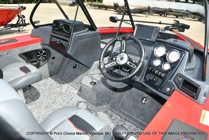 Slide: The Image of Tracker Targa V-19 Combo 2026 - 30