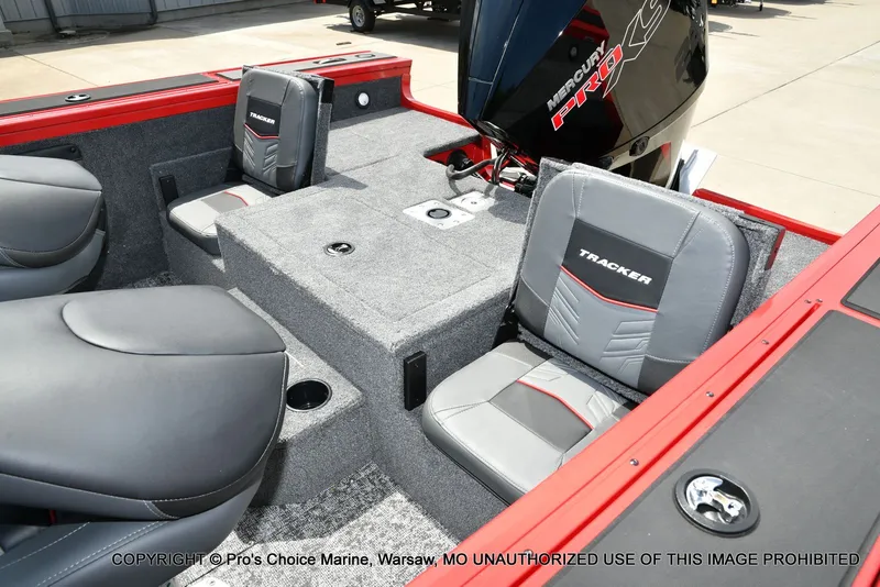 Slide: The Image of Tracker Targa V-19 Combo 2026 - 31