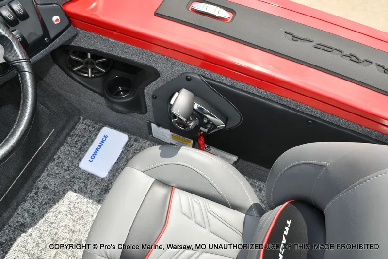 Slide: The Image of Tracker Targa V-19 Combo 2026 - 38