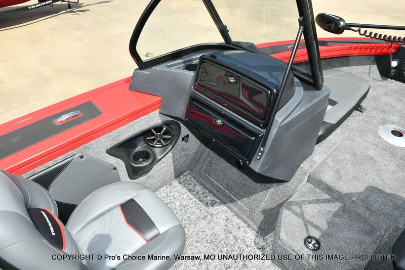 Slide: The Image of Tracker Targa V-19 Combo 2026 - 41