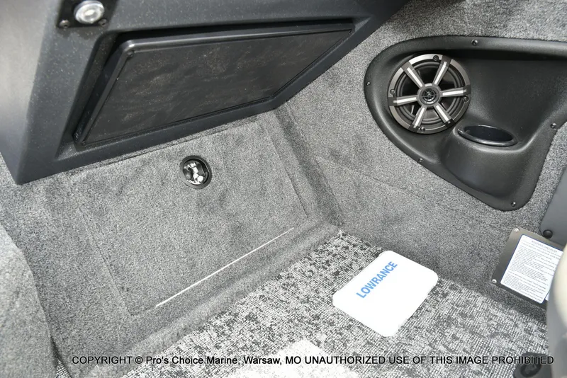 Slide: The Image of Tracker Targa V-19 Combo 2026 - 44