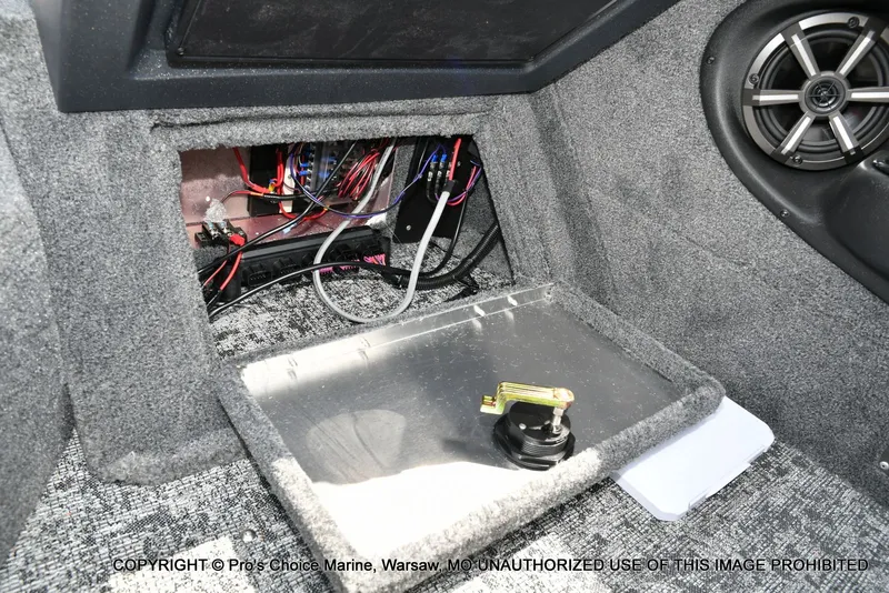 Slide: The Image of Tracker Targa V-19 Combo 2026 - 45