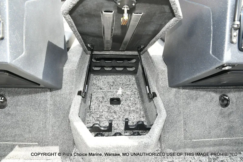 Slide: The Image of Tracker Targa V-19 Combo 2026 - 52