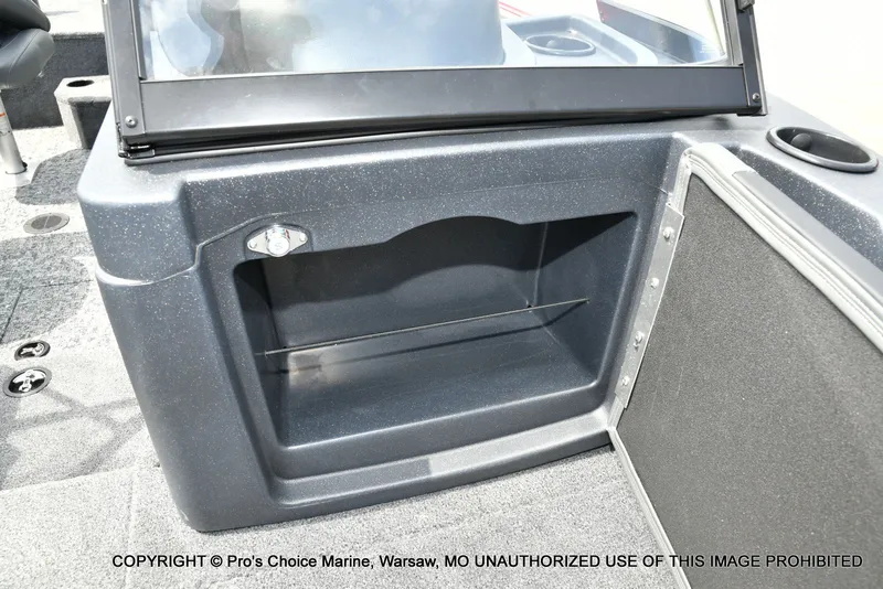 Slide: The Image of Tracker Targa V-19 Combo 2026 - 60