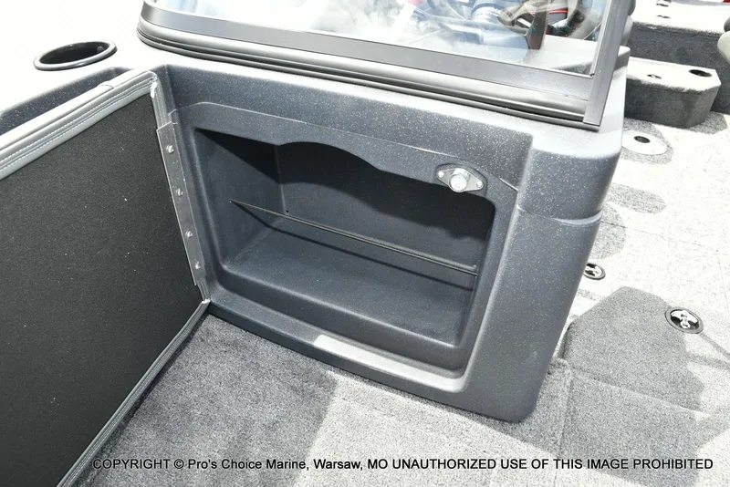 Slide: The Image of Tracker Targa V-19 Combo 2026 - 61