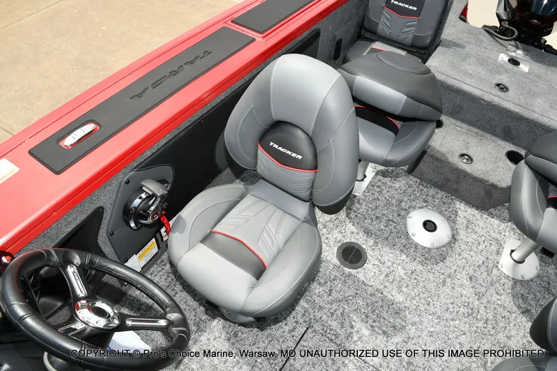 Slide: The Image of Tracker Targa V-19 Combo 2026 - 67