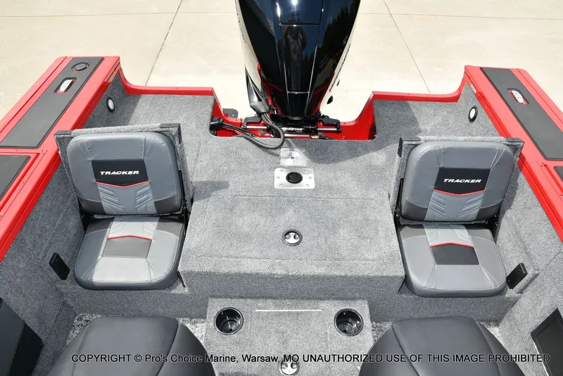 Slide: The Image of Tracker Targa V-19 Combo 2026 - 71