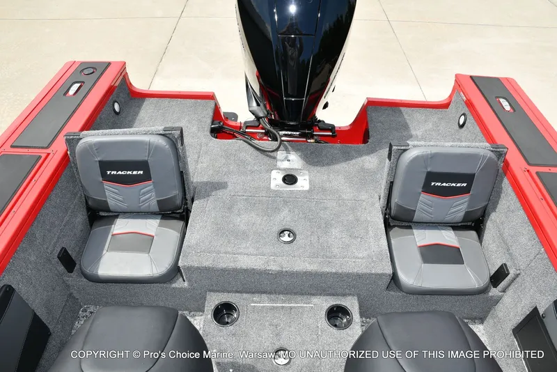 Slide: The Image of Tracker Targa V-19 Combo 2026 - 72