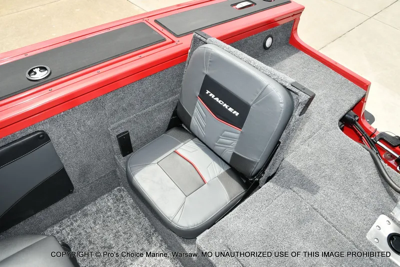 Slide: The Image of Tracker Targa V-19 Combo 2026 - 75