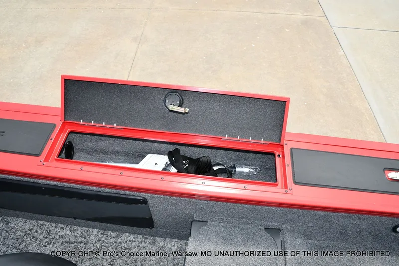 Slide: The Image of Tracker Targa V-19 Combo 2026 - 85