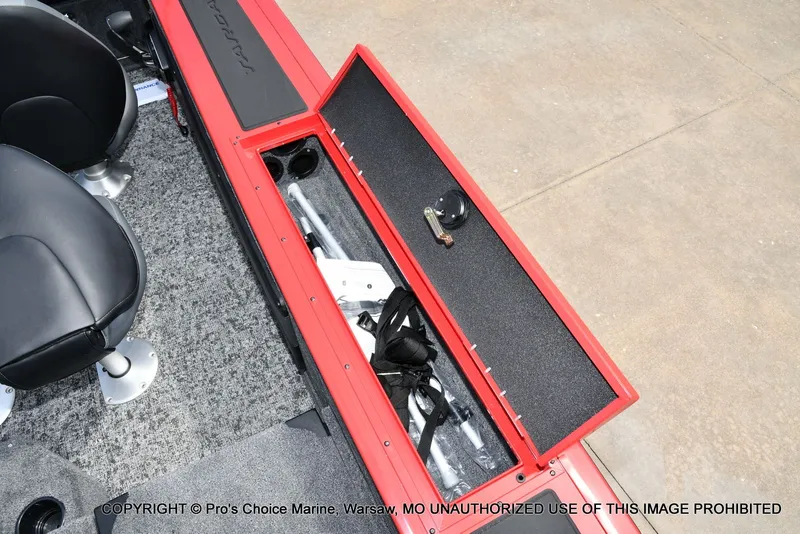 Slide: The Image of Tracker Targa V-19 Combo 2026 - 86