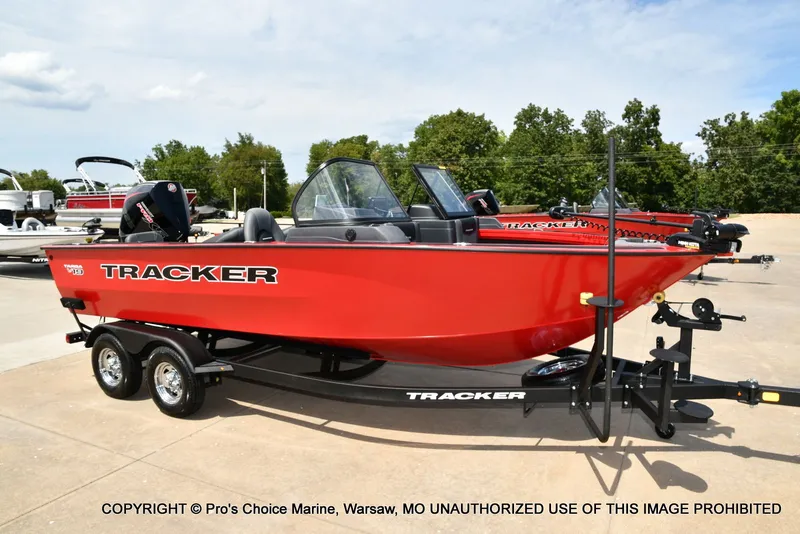 Slide: The Image of Tracker Targa V-19 Combo 2026 - 88