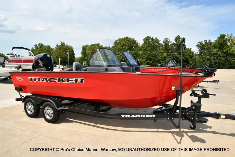 Slide: The Image of Tracker Targa V-19 Combo 2026 - 92