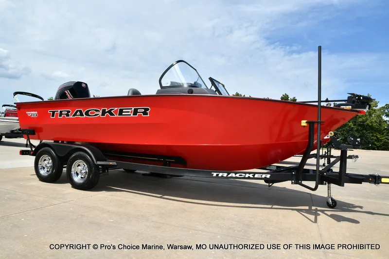 Slide: The Image of Tracker Targa V-19 Combo 2026 - 97