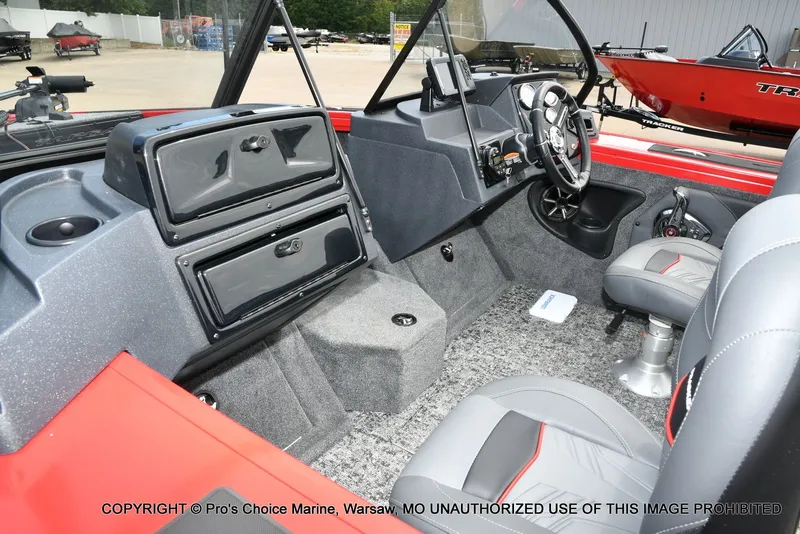 Slide: The Image of Tracker Targa V-19 WT 2026 - 7