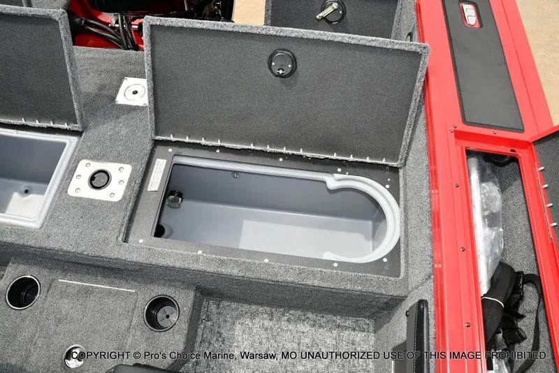 Slide: The Image of Tracker Targa V-19 WT 2026 - 72