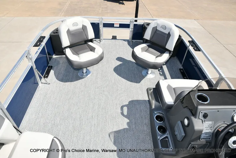 Slide: The Image of Sun Tracker Bass Buggy 18 DLX 2026 - 13