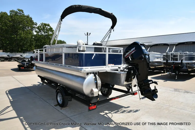 Slide: The Image of Sun Tracker Bass Buggy 18 DLX 2026 - 20