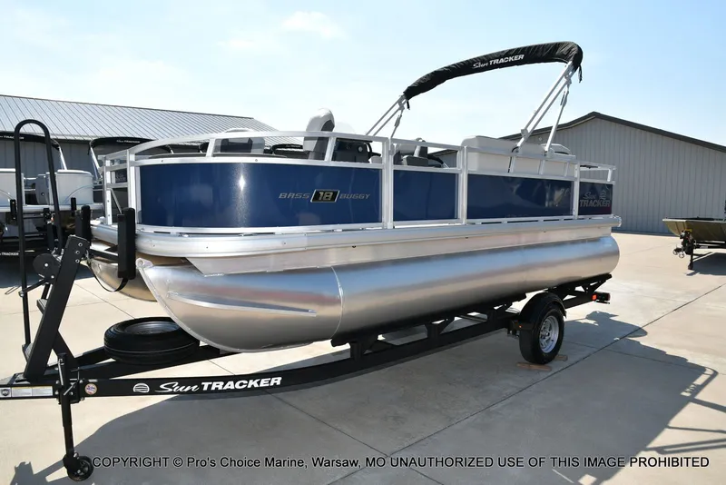 Slide: The Image of Sun Tracker Bass Buggy 18 DLX 2026 - 22