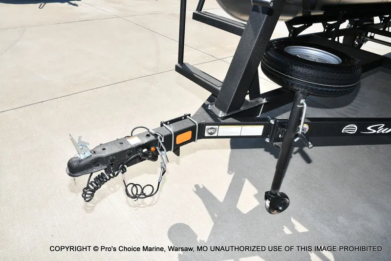 Slide: The Image of Sun Tracker Bass Buggy 18 DLX 2026 - 23